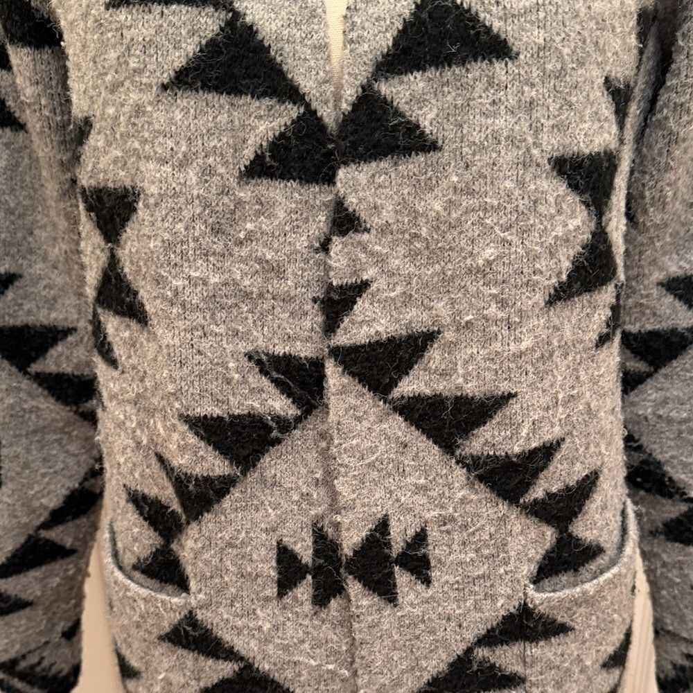 Frye Ladies Size Medium Gray and Black Geometric Cardigan - Picture 5 of 7